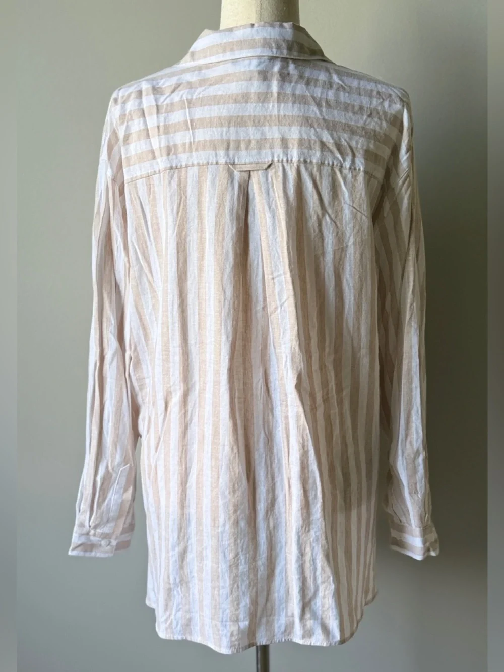 Old Navy Linen Blend Striped Boyfriend Button Down Shirt in Tan and White - Picture 3 of 7